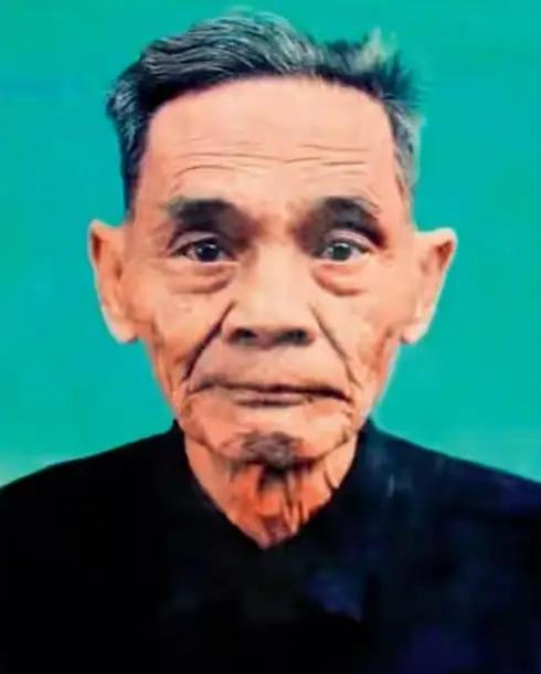 1988年，谢汉光在回到老家的过程中，发现妻子已经儿孙满堂，就在他认为妻子已经改