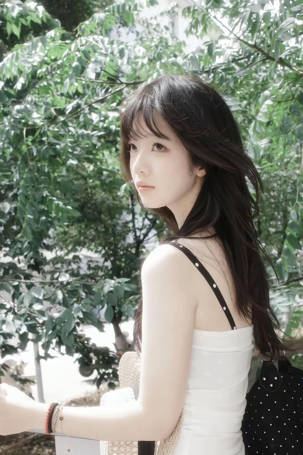 阳光下的温柔少女