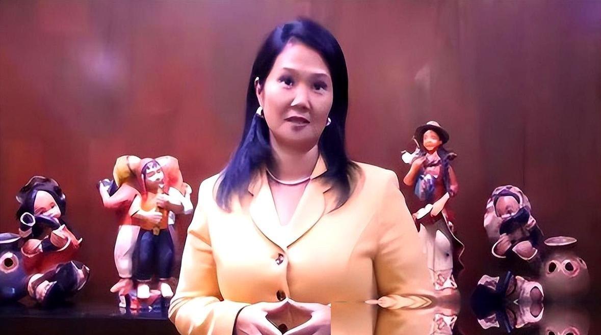 老美这次估计肠子都悔青了。自家后院刚选出个右翼女总统，华盛顿的庆祝香槟还没来得及