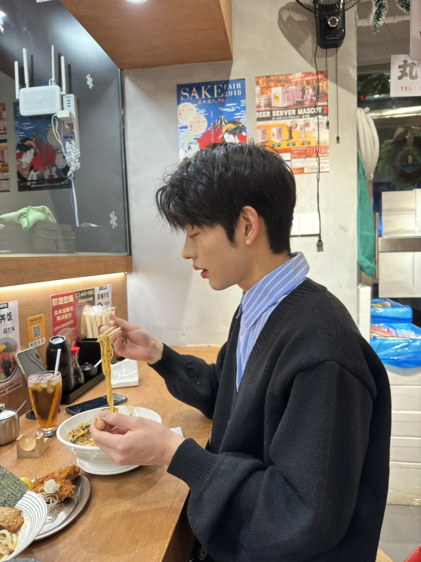 我抛了个硬币 闭眼许愿 反 正都会幸福