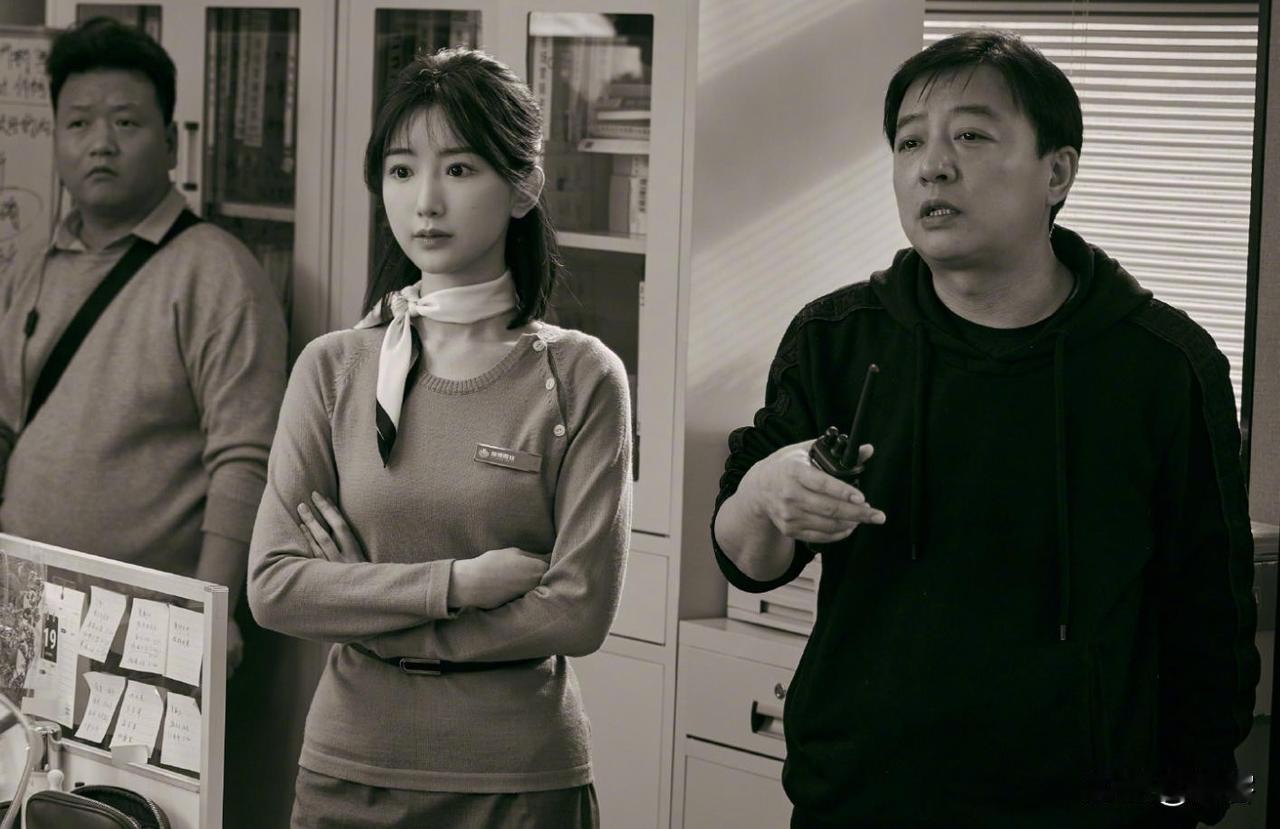 《余生有崖》，卫视平台正式收官！
毛晓彤晒18宫格图留念，她引用剧中经典句，“没