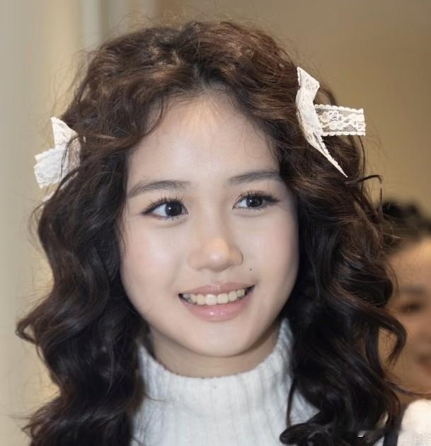 钟丽缇女儿考拉出来时，
我那打游戏的弟弟，坐不住了，问我这女的谁啊？我笑了：
