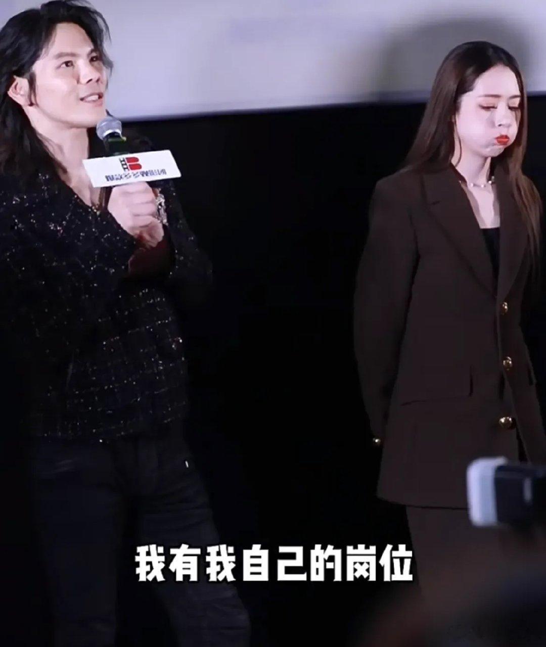 #向佐回应全家就他不红#向佐回应全家就他最不红，坦言自己心态很好，偶尔被观众笑话