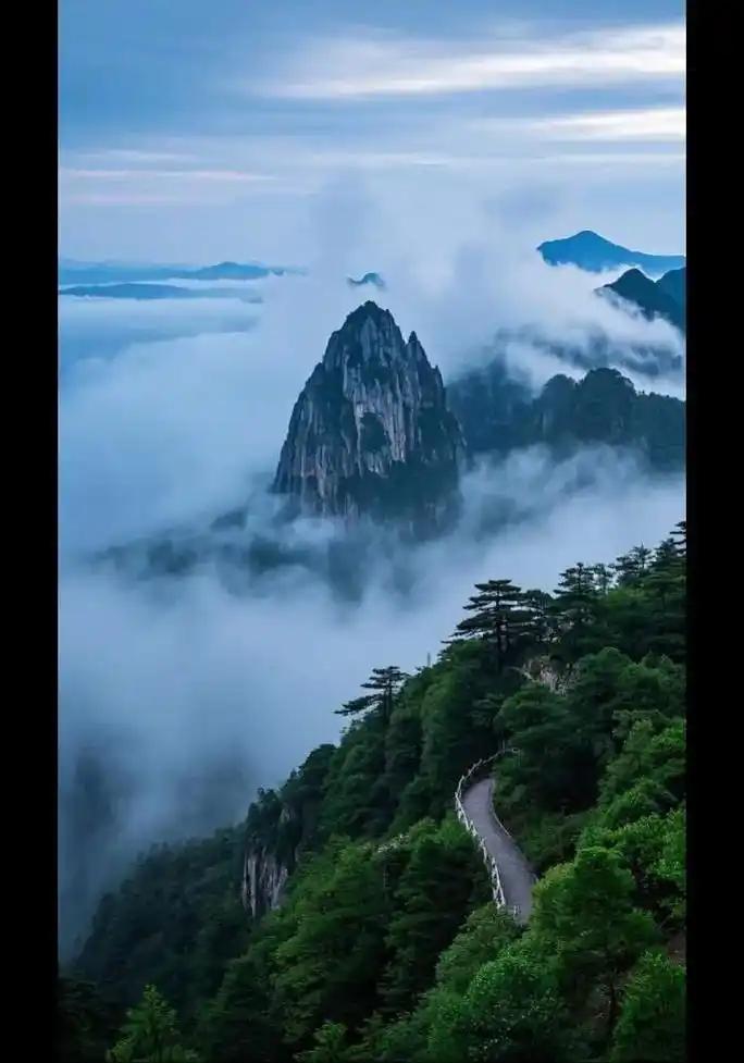 如果要给江西的风景名胜排个名应该是这样排列！
按知名度分别是：

1：庐山
2：