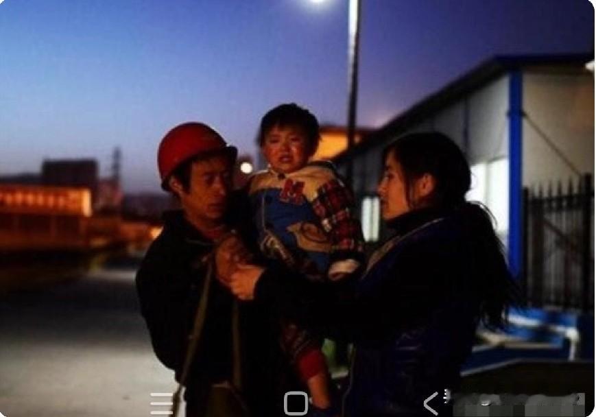 劳动者,农民工最大的心愿是什么?

你以为农民工最大的心愿是赚大钱吗？错了！今天