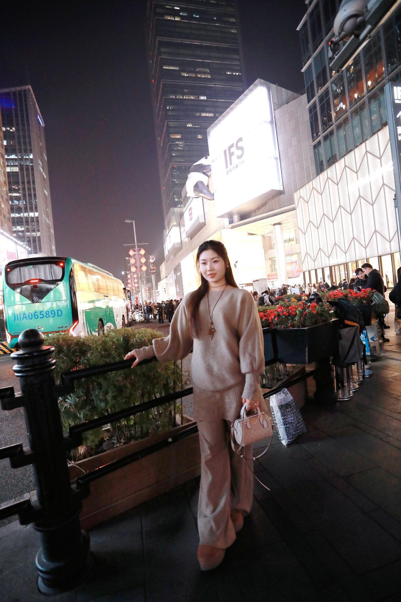 人像摄影约拍跟拍成都春熙路街拍原创原图直出照片