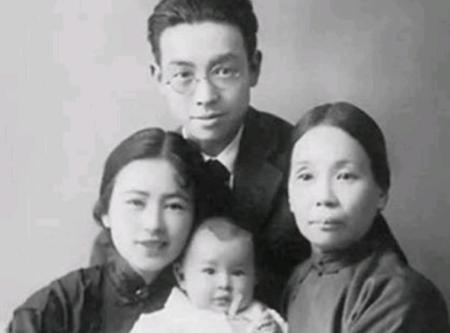 1903年，30岁梁启超和17岁王桂荃行房，两人大汗淋漓，次日梁启超却说：“我提