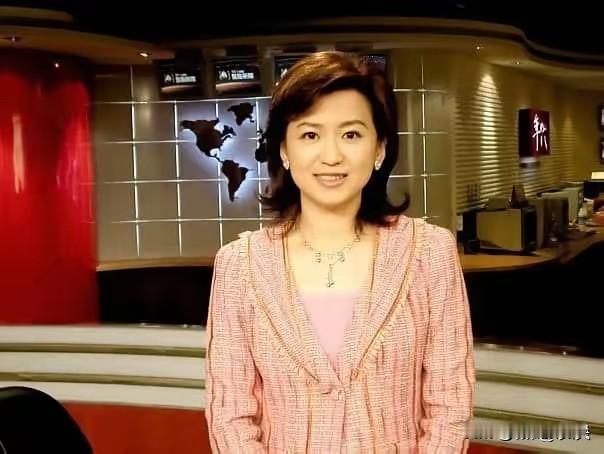是不是凑巧:
     台湾时事评论员赖岳谦之妻、原台湾中天主持人周玉琴，脸相看
