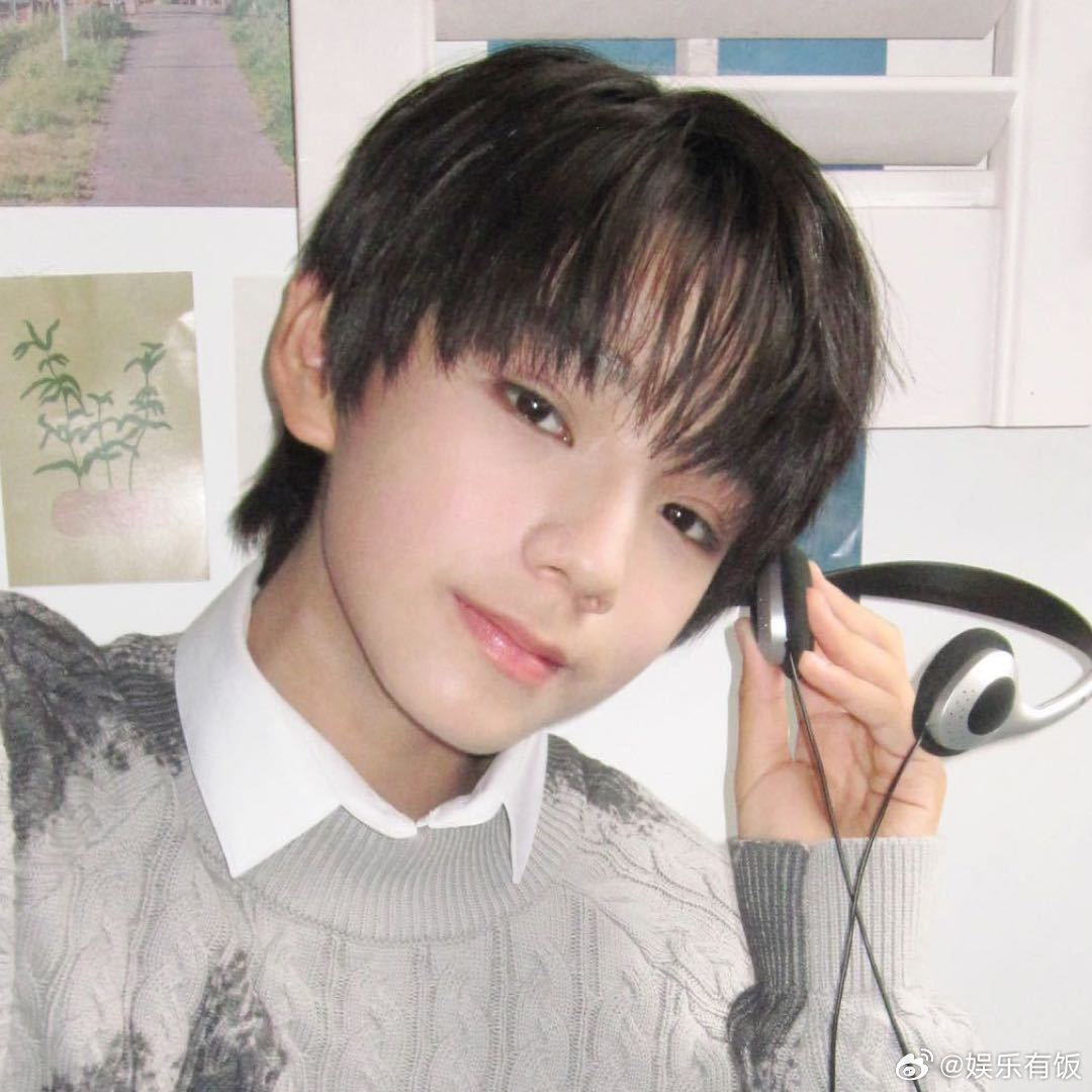 王橹杰换新头像 换新头像啦，直接从小孩到成男的进化史