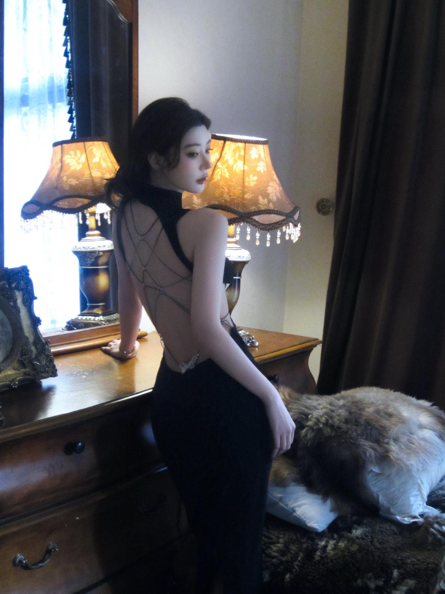 月光缠绵 躲在心。