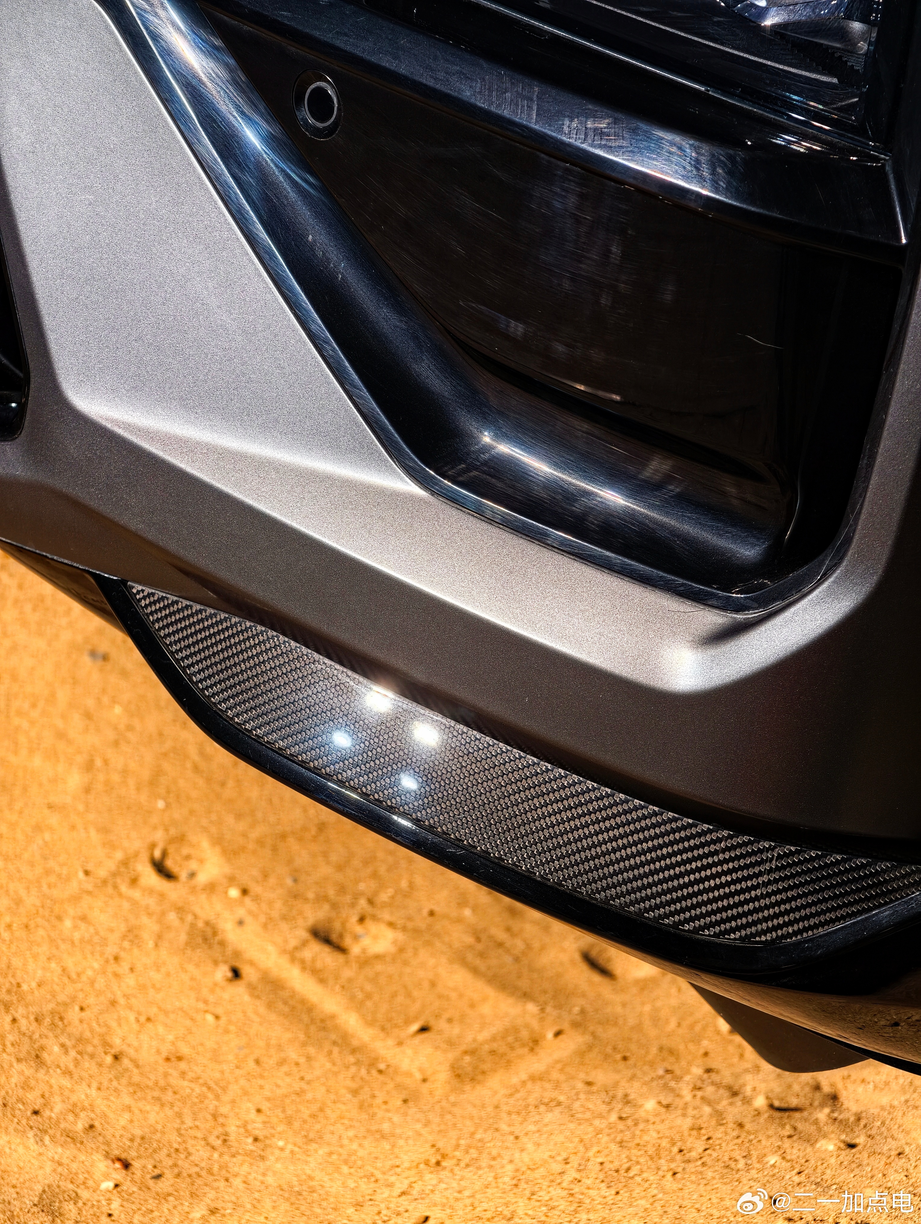 今天聊了很多，能说的只有，极氪会在向上豪华的路上坚持走下去，所以也不用担心什么8