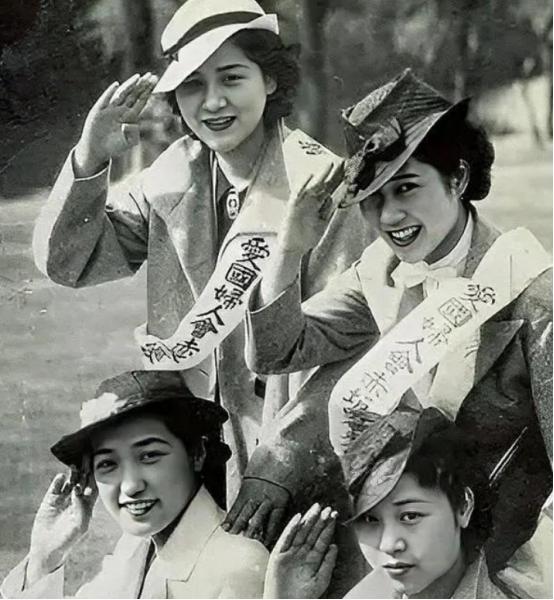1945年，日本将20万日本慰安妇遗弃在东北，后来至少有11万人嫁给了当地老百姓