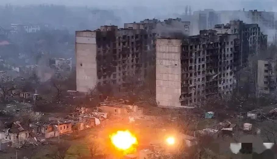 卡德罗夫宣布车臣部队已经开始向巴赫穆特进发，将取代当地的“瓦格纳”雇佣军团。“瓦