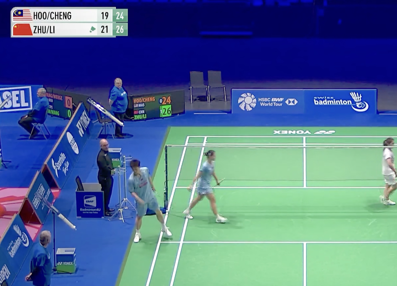 朱一珺/李茜第二局14-19落后逆转取胜！朱一珺/李茜🇨🇳 21-19、26