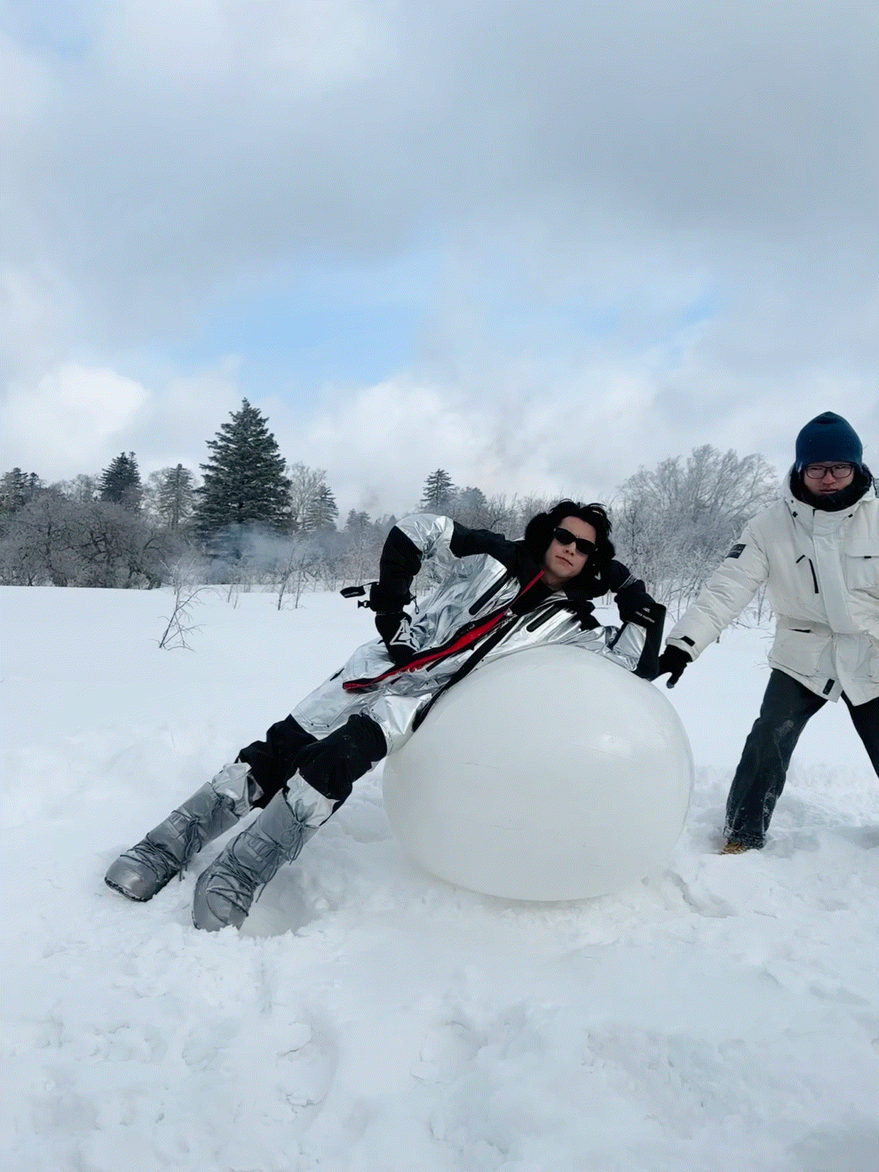很像抱着超大饭团的小猪寿司🍣哈哈哈哈哈 