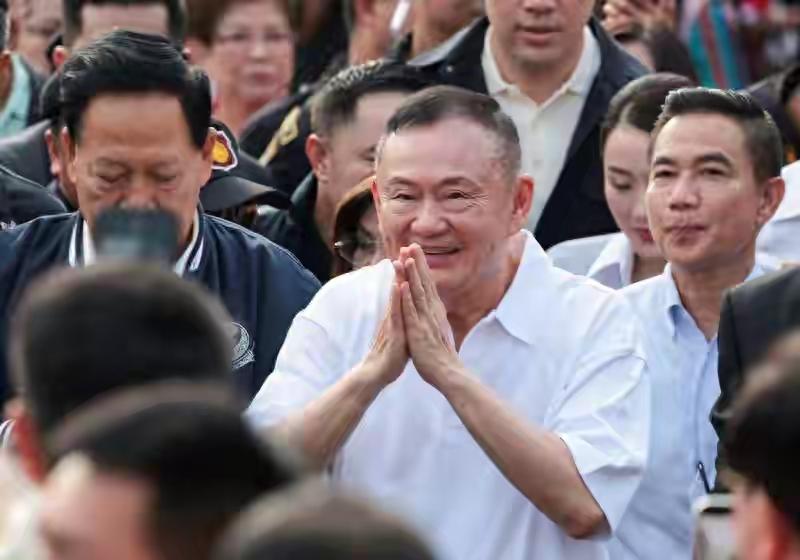中泰关系要变天？泰王下令清账，他信直飞迪拜，76岁老将酝酿反扑
 
2026年6
