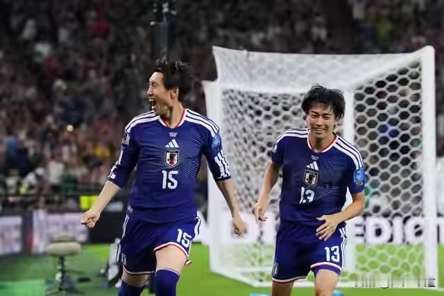仅仅第四分钟，镰田大地就推射破门！日本队闪击包抄破门，创造世界杯日本最快进球记录