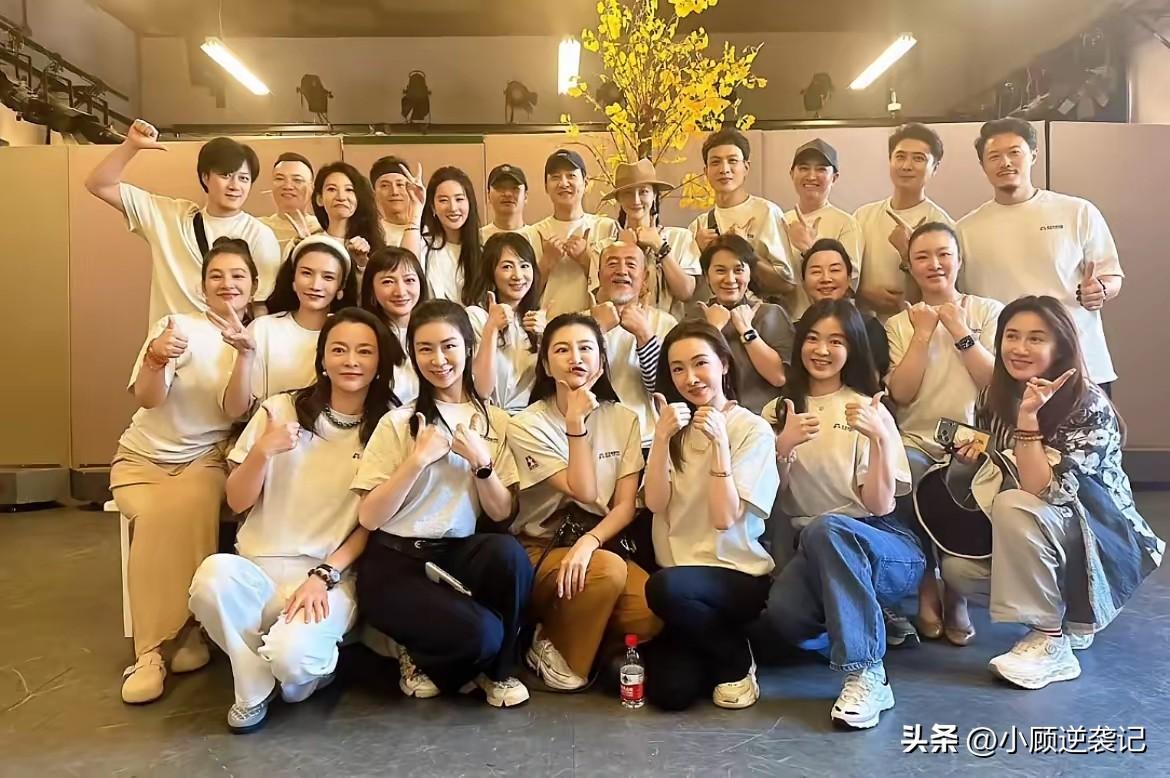 刘亦菲六一班同学聚会，六一班同学聚会，六一班同学聚会。重要的事情说三遍，刘亦菲也