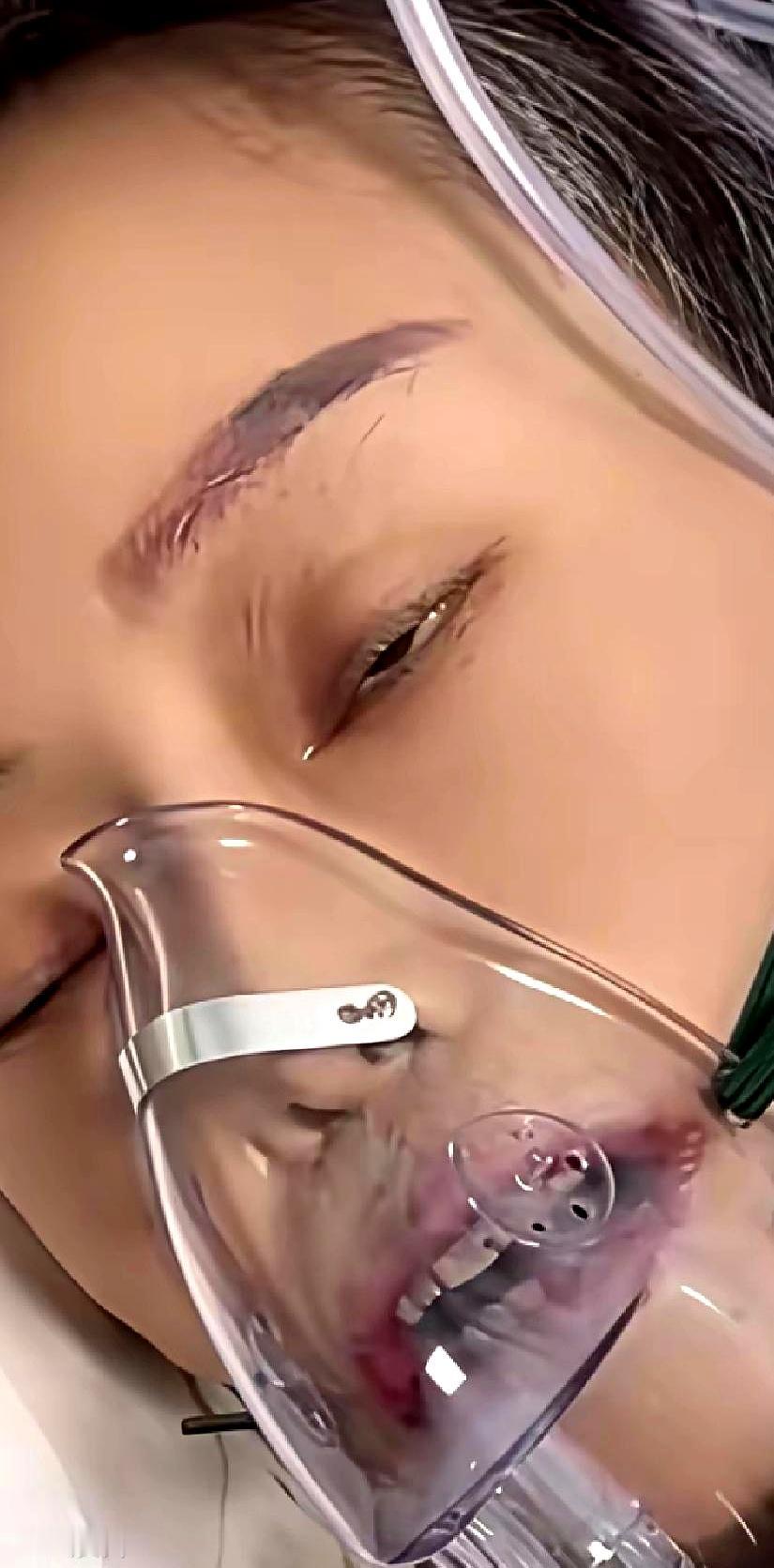 昨夜，一个33岁的退伍军人妈妈，走了。
生娃不到一年查出肠癌，化疗、放疗硬抗五年