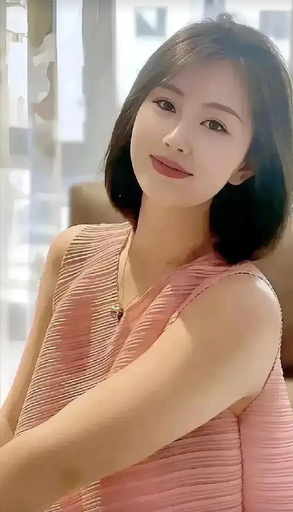 今天聊一聊男人戒色的问题，以前也说过，男人只要戒了色，所有的烦恼就少了一大半。

