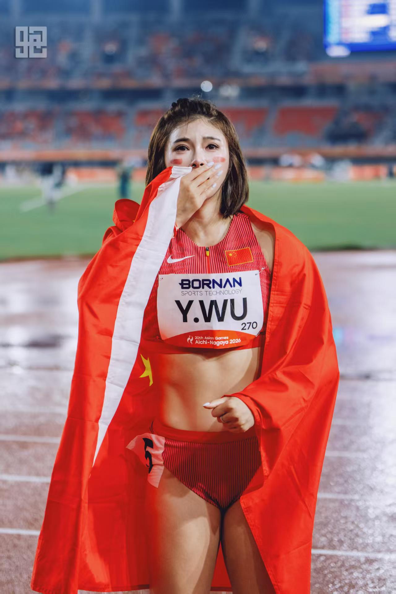 吴艳妮谢震业百米对决谢震业队领先一秒险胜吴艳妮队 看完只想说，运动员认真玩起来也