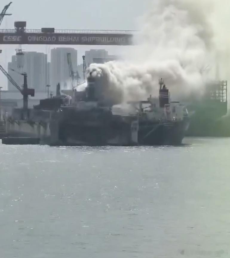 青岛货轮火灾已致20人死亡检修怎么会发生这么严重的事故呢… ​​​