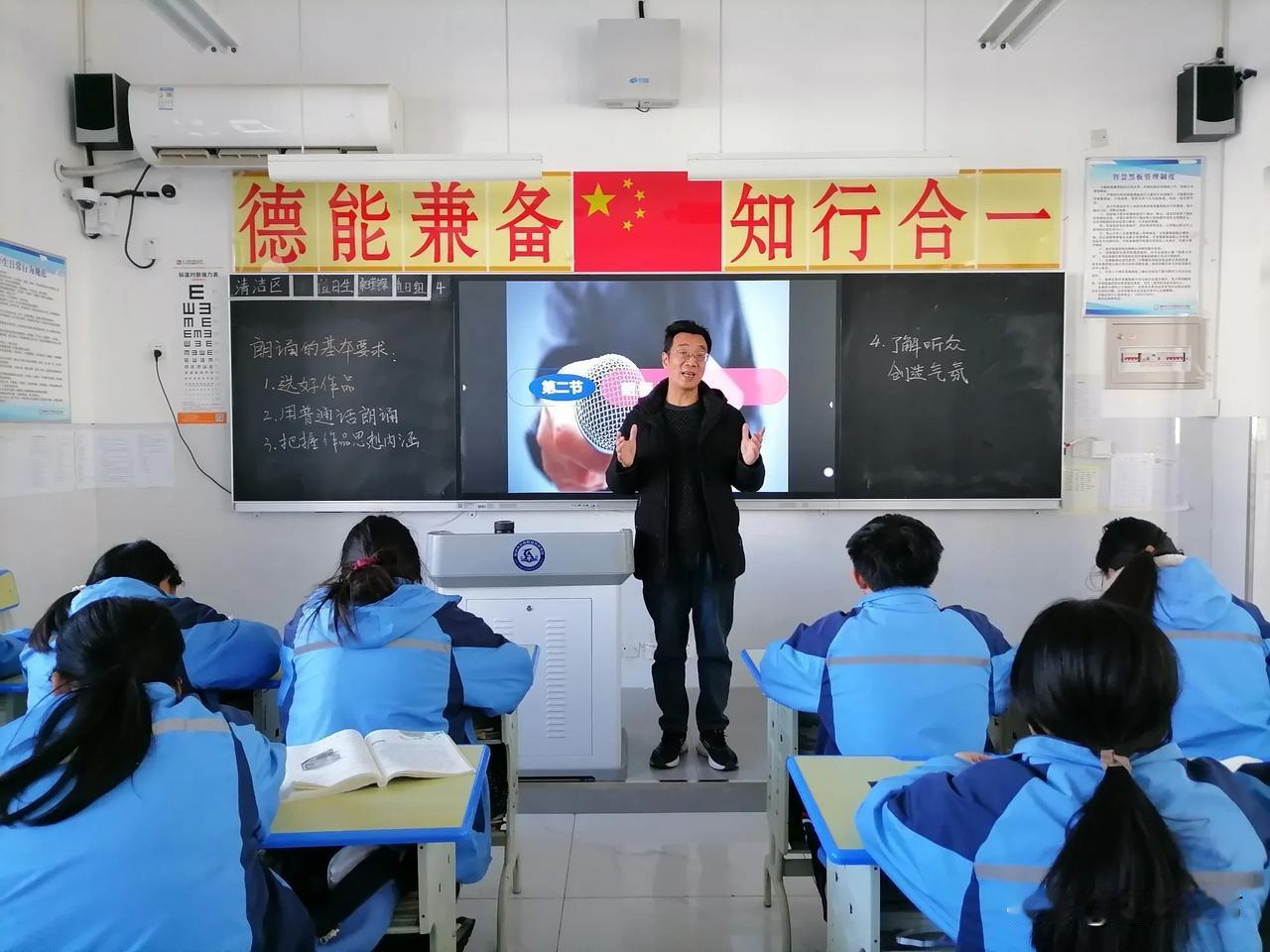 经常用嗓,要怎么保护嗓子?经常用嗓可从以下方面保护嗓子。
 首先是日常习惯，要多