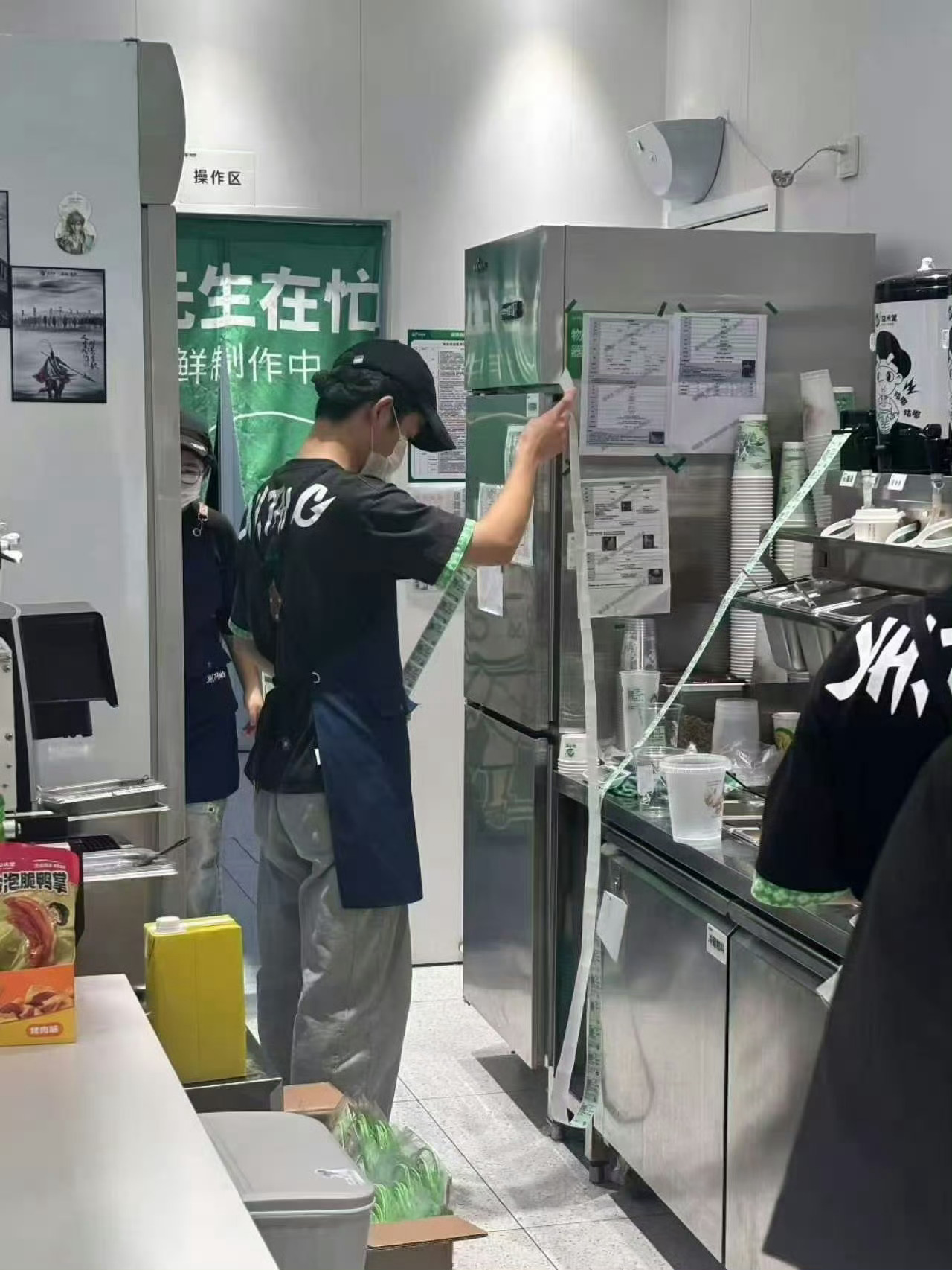 王源  好笑吗 我只看到了一群绝望的益禾堂员工啊啊啊啊啊王源代言益禾堂