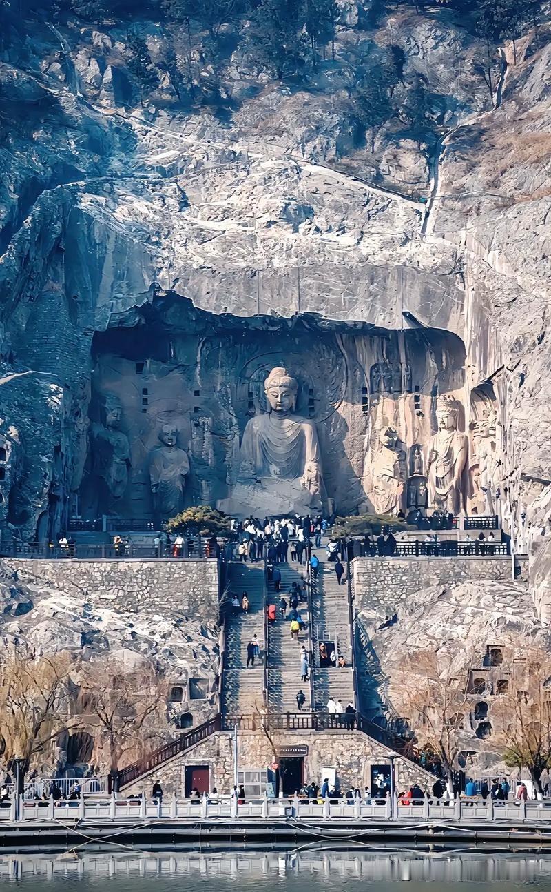 作为河南人，必须安利家乡的龙门石窟！谁来谁夸，亲眼见了才知道有多震撼！
 
伊河