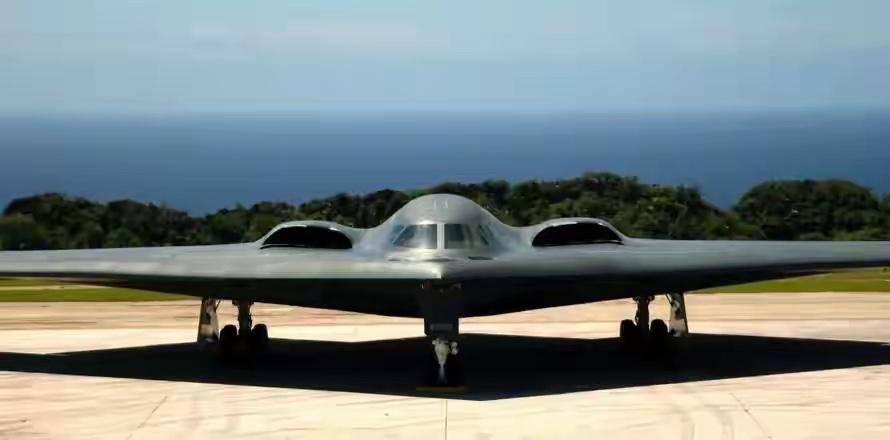 外媒曾宣称：B-21可自由进出我们领空，并随意轰炸，根本拦不住！真是老王卖瓜自卖