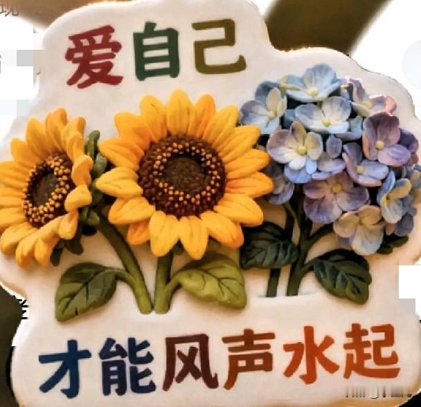 美女们，生活里总得有点花花草草才热闹！
春天的桃花粉嫩嫩的，挂在枝头像堆小腮红，