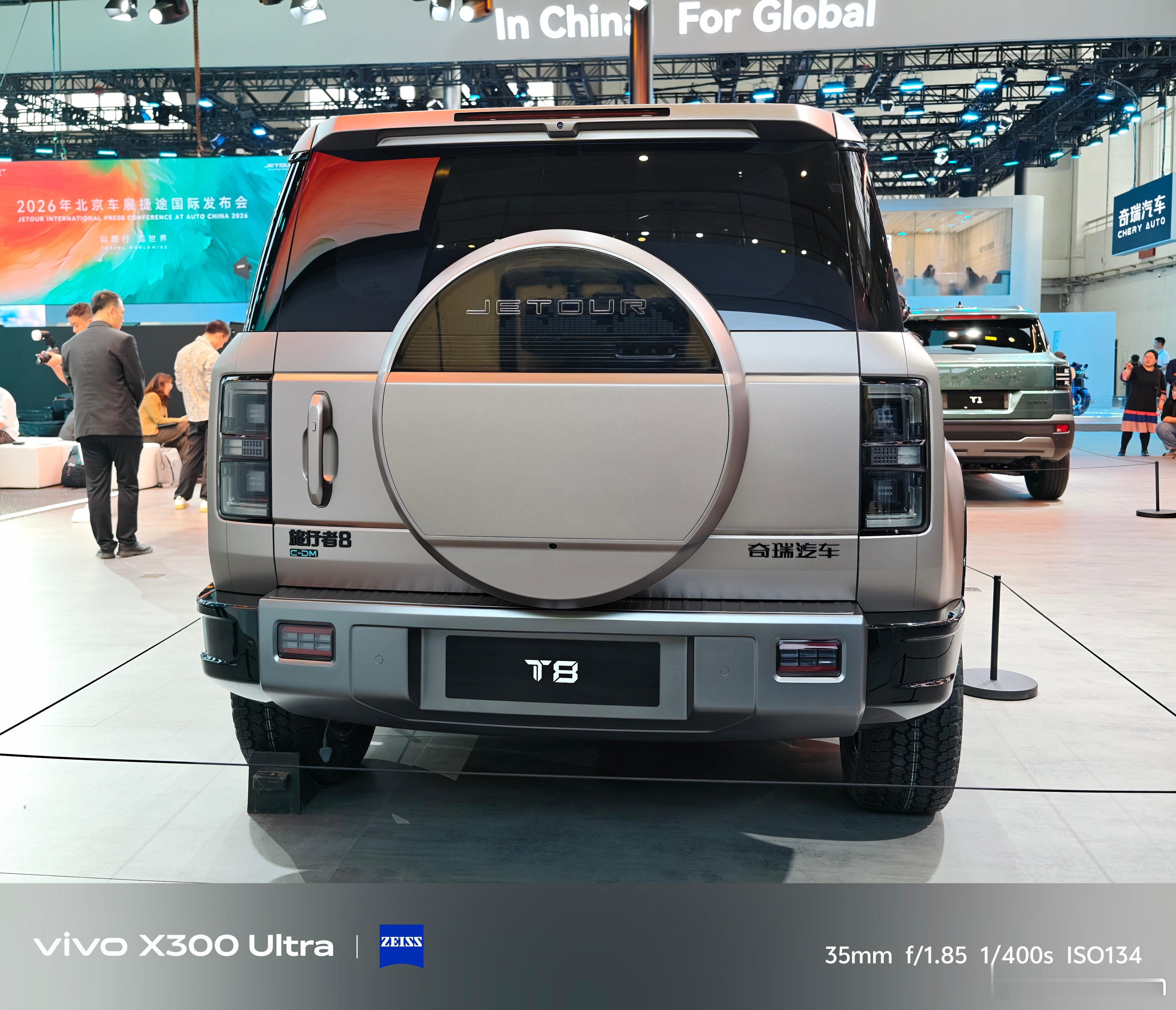 捷途T8这个车，硬朗大气！虽然还是概念车，但是整体的这种设计感觉很接近量产了。 