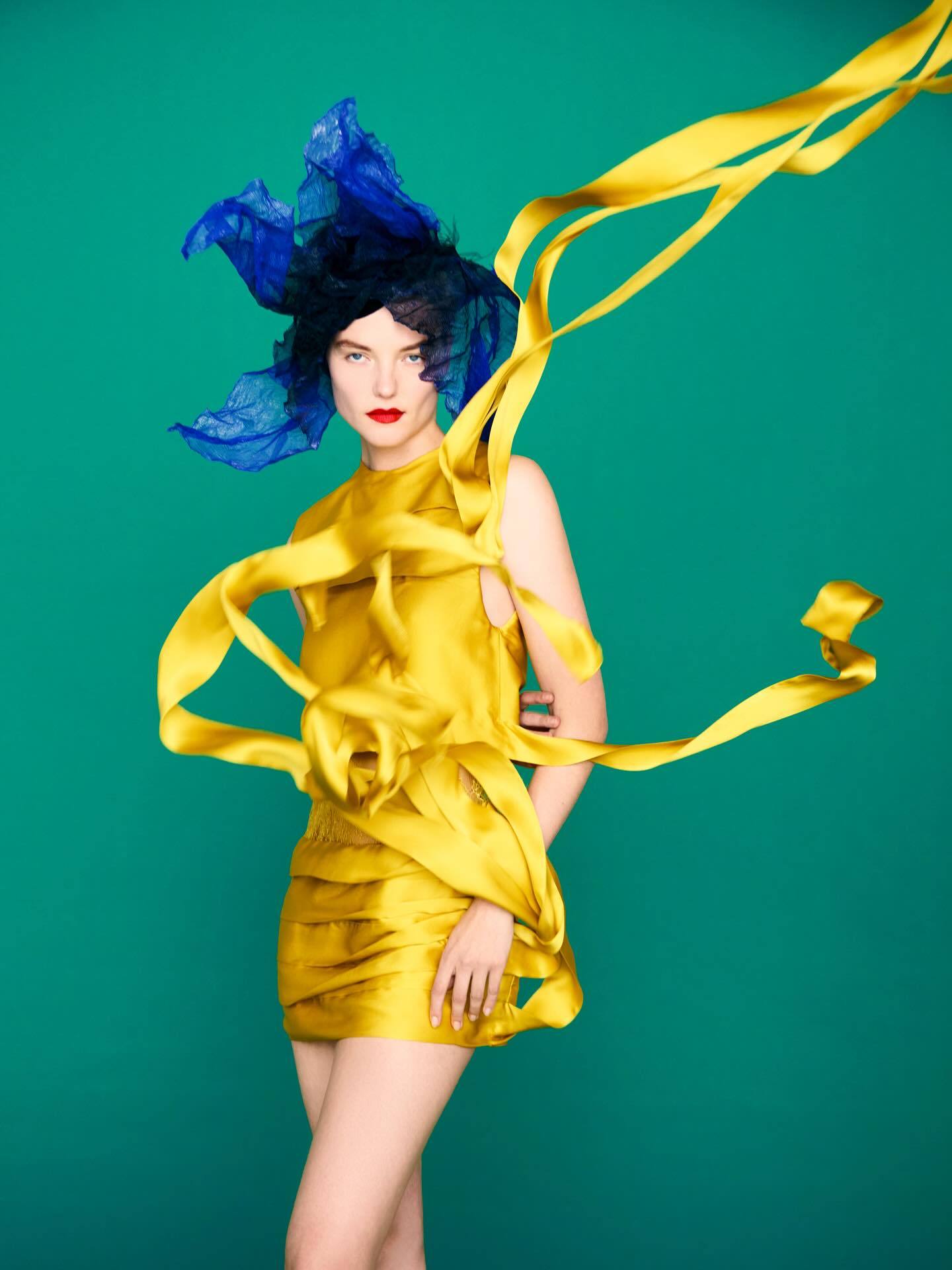 英版BAZAAR四月刊的一组高饱和度色彩之作P5太美 