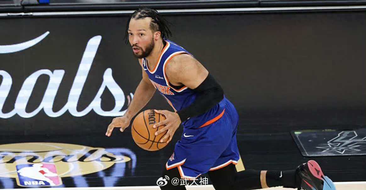 韦伯谈布伦森中投威力 北京时间6月7日，前NBA球员克里斯-韦伯在播客节目中谈到