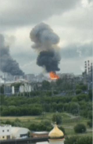 六月十八号的凌晨，莫斯科的天空被火光映得通红。乌克兰军方派出了一大波无人机，直奔