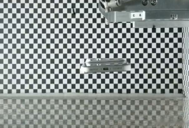 这算是很重磅的信息泄露了吧，iPhone 18 Pro Max银灰色跌落测试视频