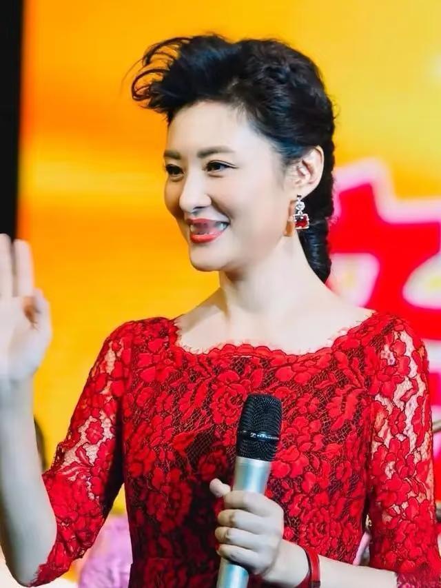 我认为会名字这东西，总带着点说不出的微妙感。
 
有人觉得不过是个代号，可生活里