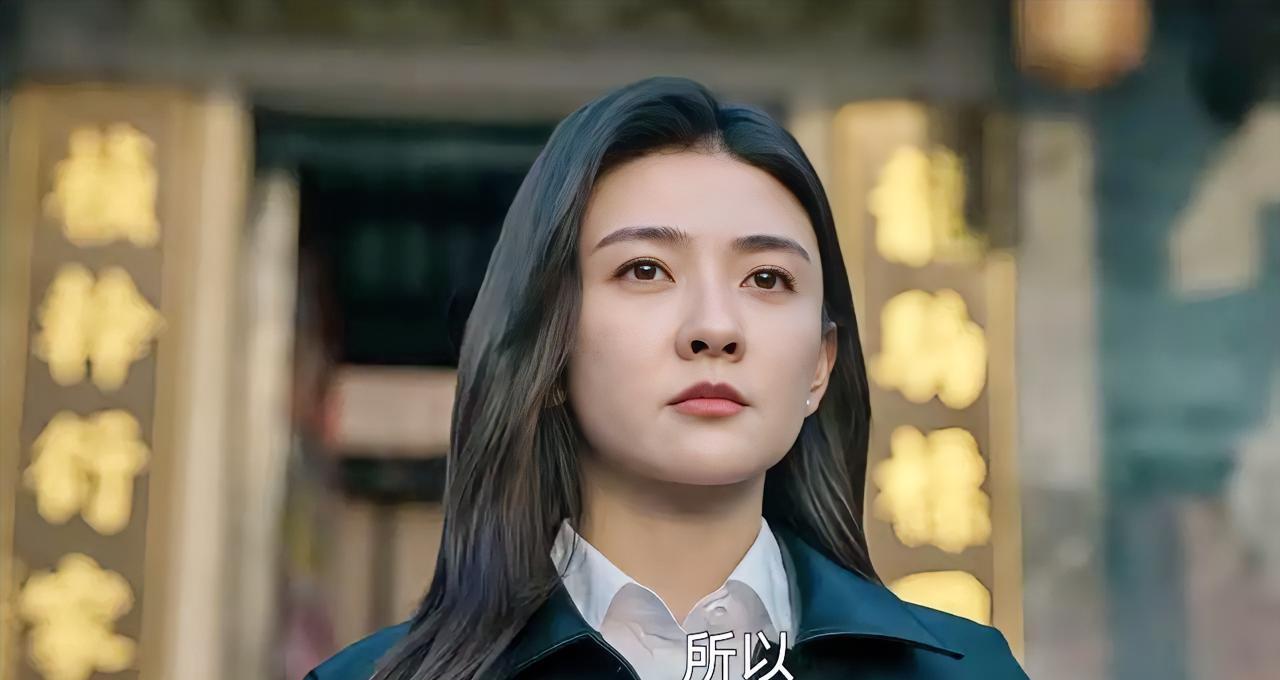 她亲手将他们从族谱除名，转身却拨通了救命电话。
刘天也的枪口顶着贺刚脑袋，逼贺彪