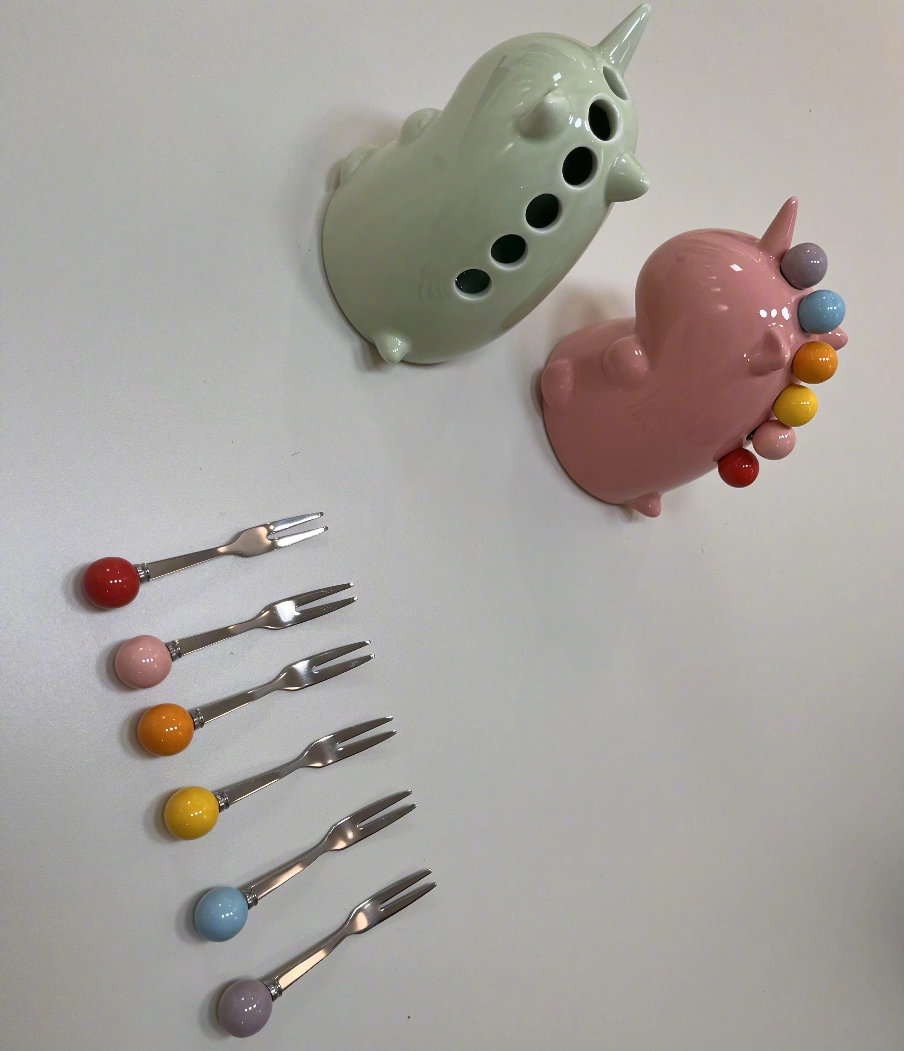 阔爱的彩色独角兽简直萌翻了不仅好看，还是水果叉，漂亮又实用