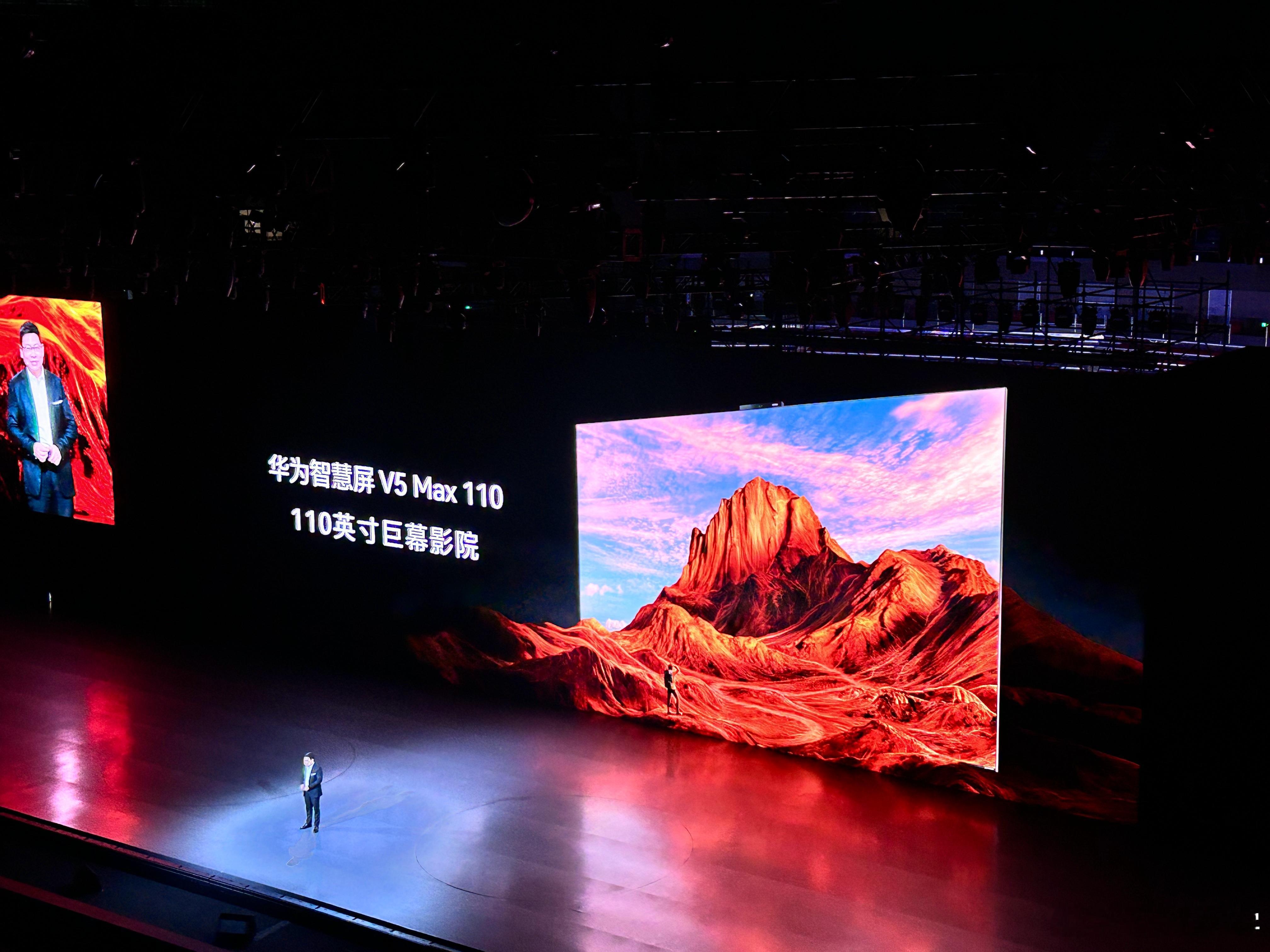 110 英寸的电视，这该是什么家庭才用得起？[二哈][二哈]#华为新品耀目上线#