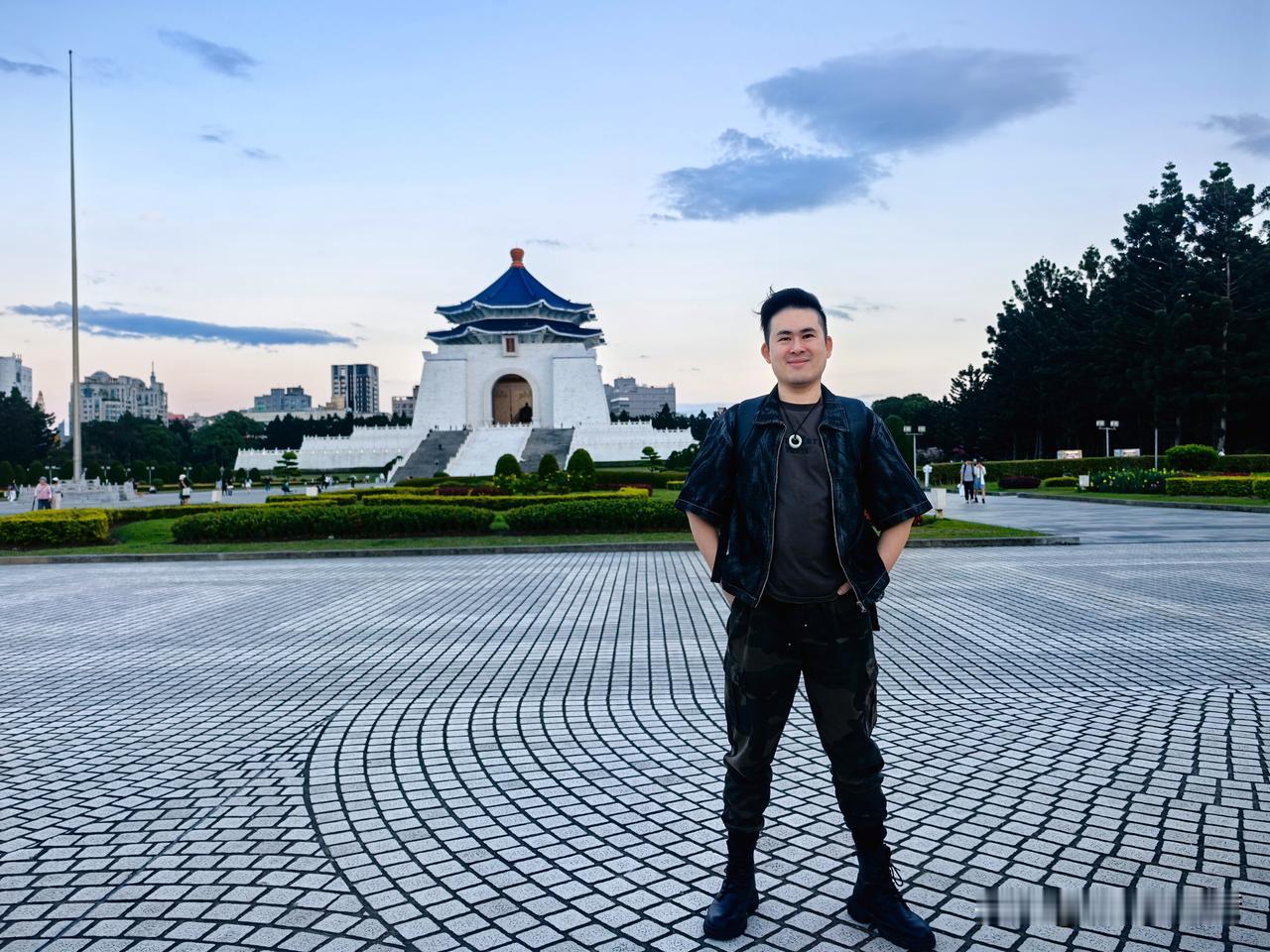 岛内过年前就因为电影《世纪血案》涉及林宅血案未获授权引发的争议，再到近期外省蓝营