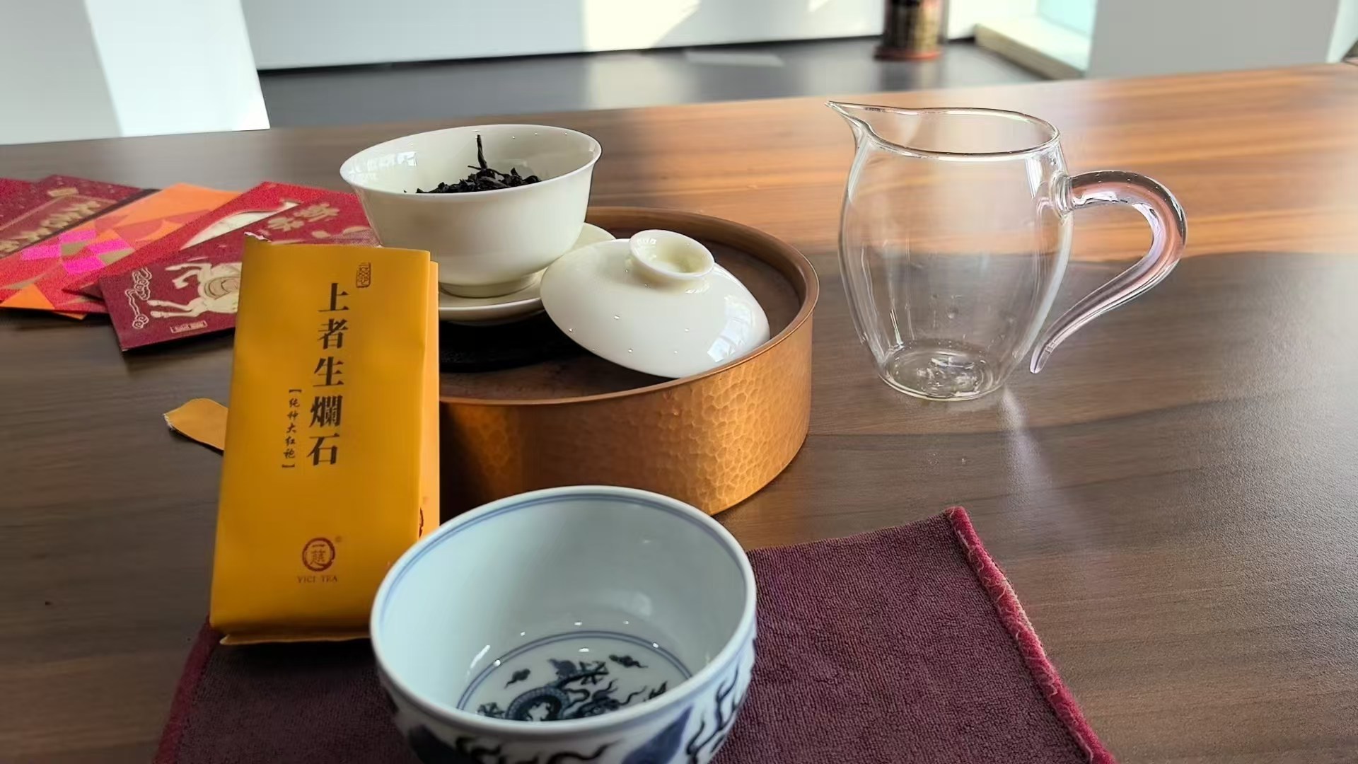 茶道  一杯茶，解尽尘俗情，阅尽人世繁华景。茶香袅袅入心扉，岁月流转情意长。 