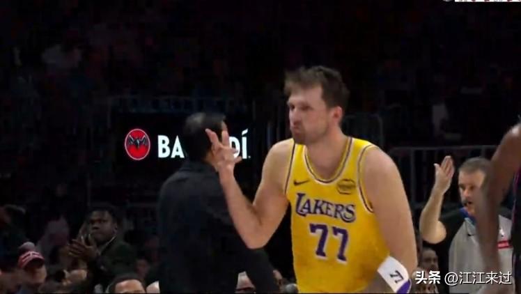 东契奇狂砍60分，在阿德巴约头上展示了一把什么叫做超级得分手！
湖人134比12
