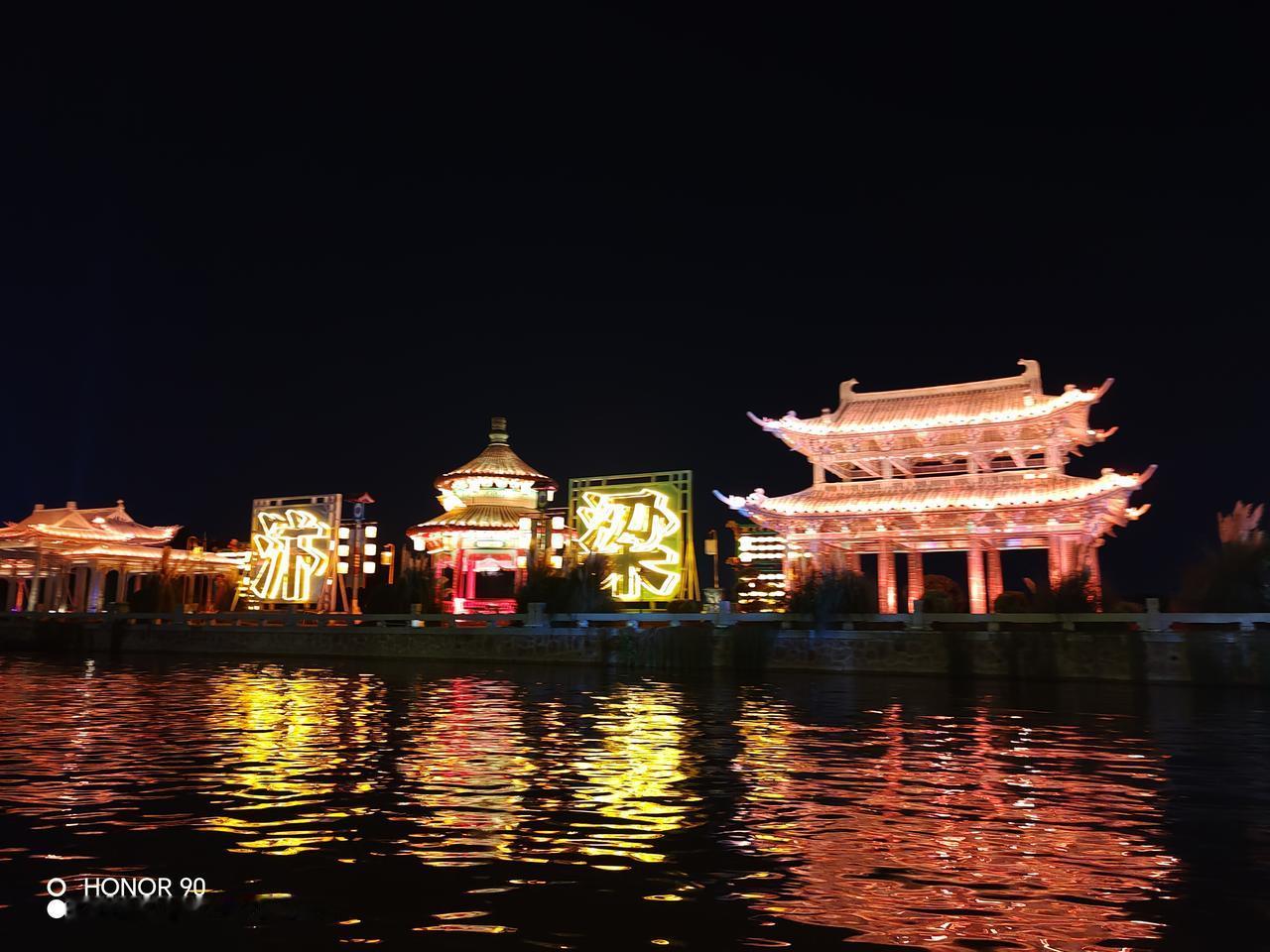 多年前我曾到访过清明上河园，此番重游，最直观的感受便是园区的玩法比从前丰富了不少