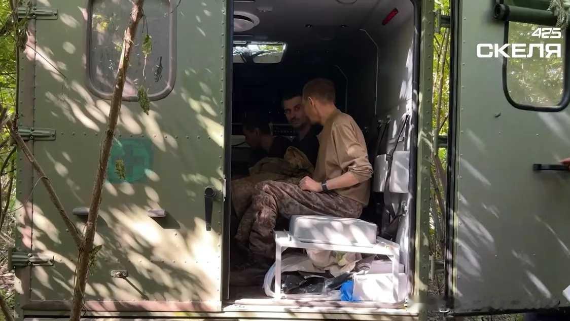 乌克兰武装部队从包围圈中撤离21名士兵，并俘虏数名俄军



乌克兰武装部队第4
