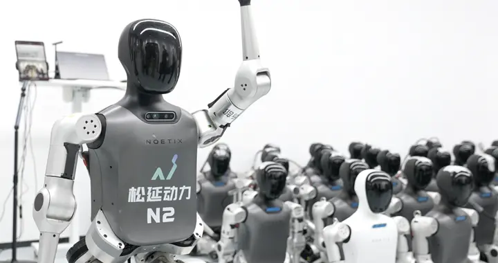 经济热力站｜松延动力：机器人“小孩哥”成为世界冠军