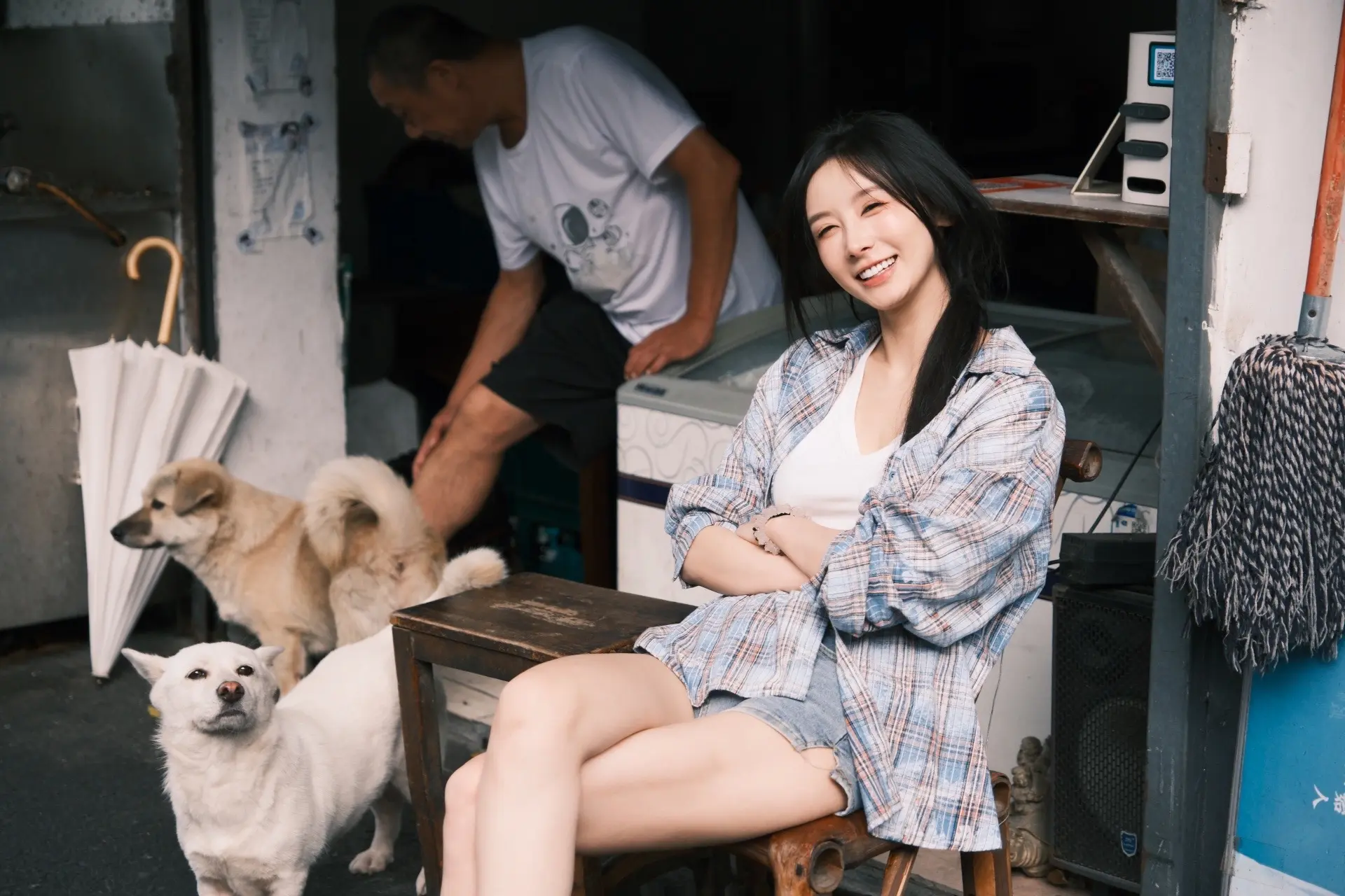 被爱好似有靠山。