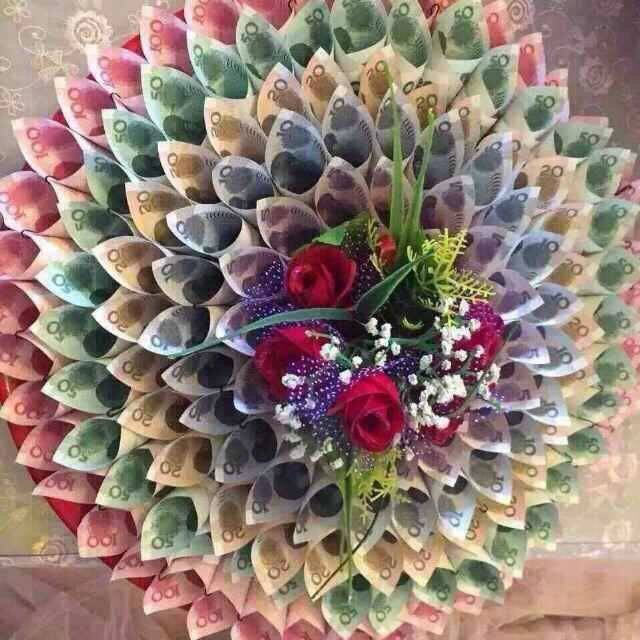 转走这束花，爱情财运都会旺起来，既脱单又发财[锦鲤附体][锦鲤附体][锦鲤附体]