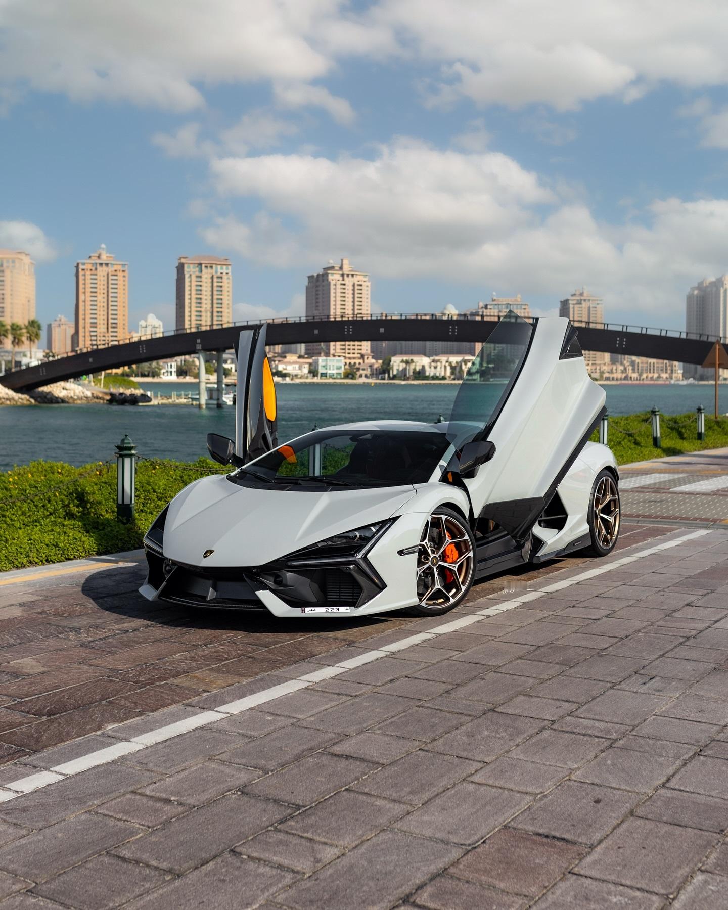 改车吧[超话]  Lamborghini Revuelto 