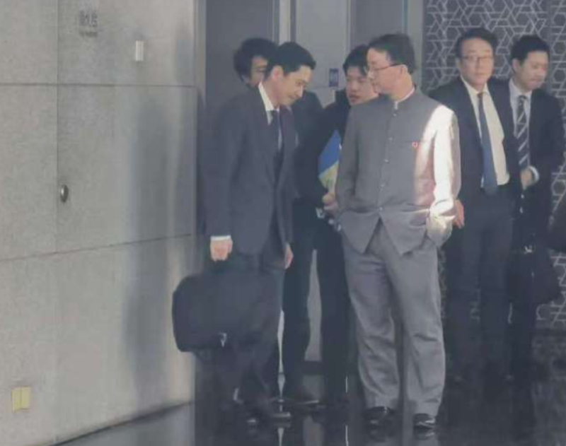 不满中方“双手插兜”画面，日本内阁官房长官愤慨：未与日本进行协调就播出！11月1